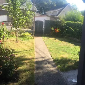 Holiday home Quiet-comfy 3 Bedroom On A Tree Lined Street In Kits Vancouver