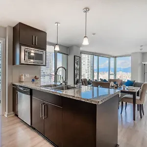 Apartment Stunning 2 Bedroom Condo With Downtown Views!!! Vancouver