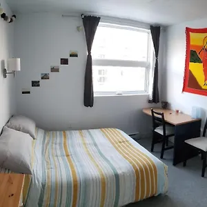 Homestay Very Nice, Clean And Quiet Double Next To Downtown Montreal