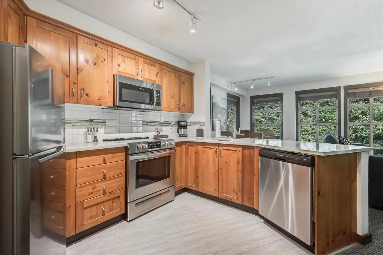 **** Hotel Blackcomb Springs Suites By Clique Whistler Canada