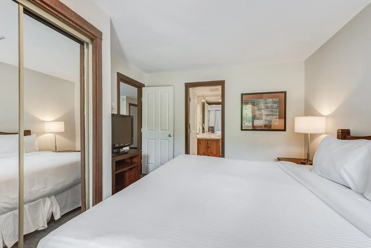 Blackcomb Springs Suites By Clique Whistler 4*,